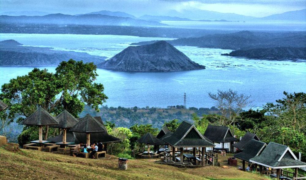 DAY 3: TAGAYTAY DAY TOUR (B,L)